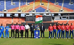 India and England squads at the trophy unveiling, Narendra Modi Stadium